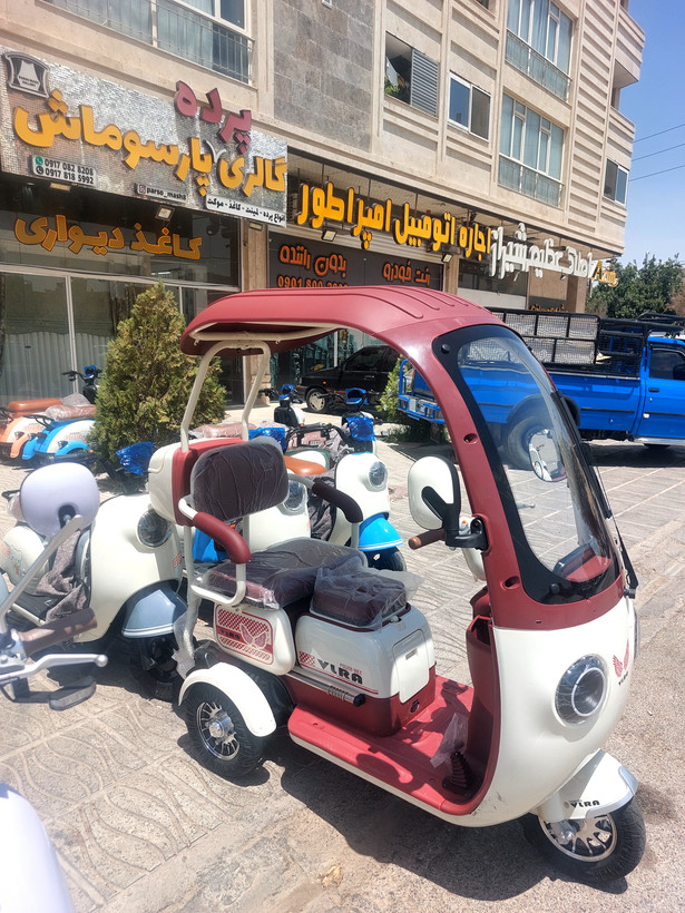 موتورسیکلت سه چرخه برقی VLRA مسقف دو نفره
